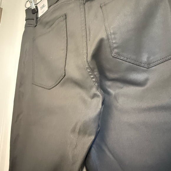 White House Black Market Gray Skinny Jeans with Smooth Denim Finish - Picture 12 of 12